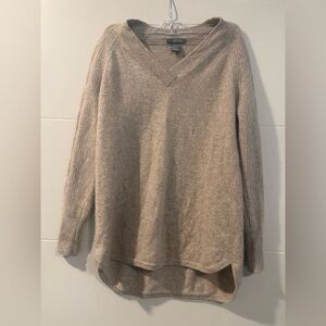 🚫Tan V-Neck Sweater with Relaxed Fit🚫